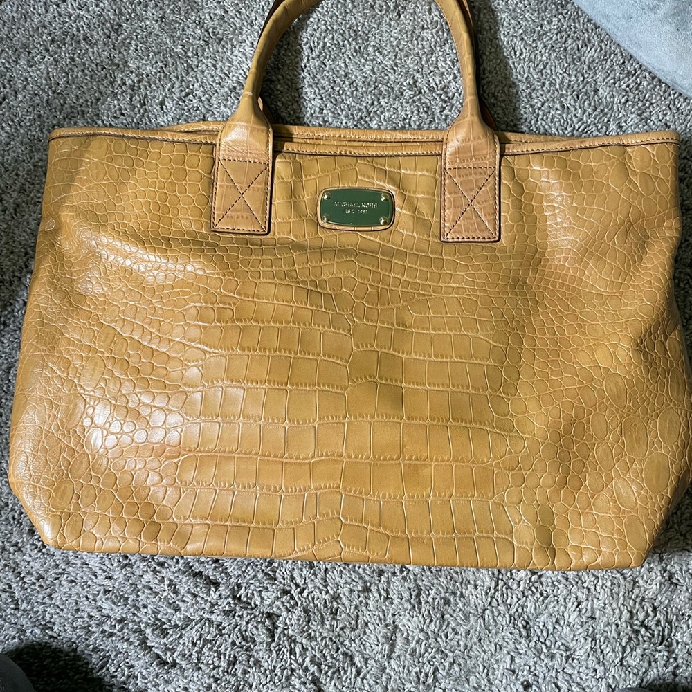 Beautiful Michael Kors Leather Tote